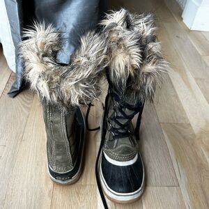Sorel Army Green Winter Boots